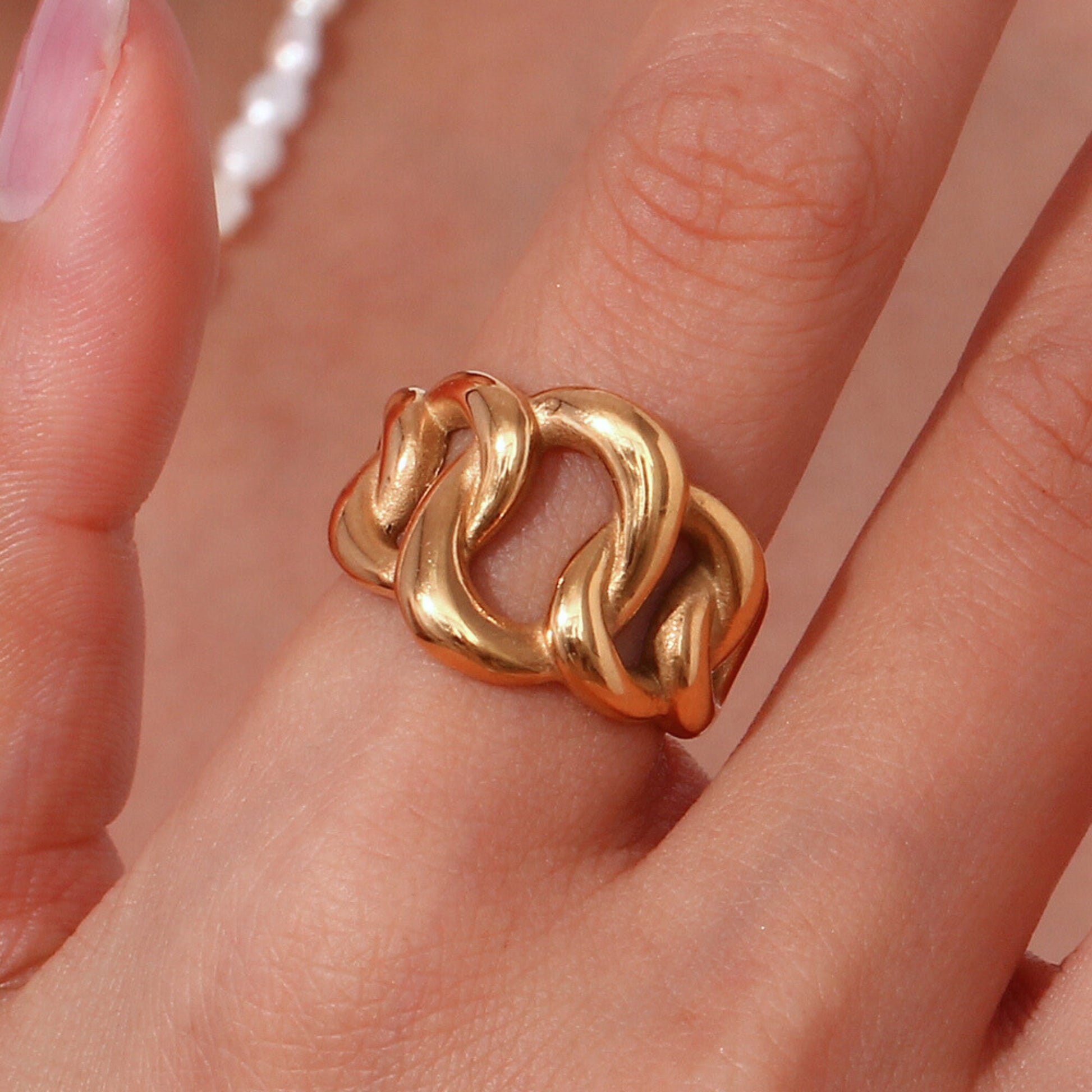 18K Gold Plated Stainless Steel Hypoallergenic Waterproof Tarnish Free Waterproof Sweatproof No-Fade Harper Chain Ring The Aura