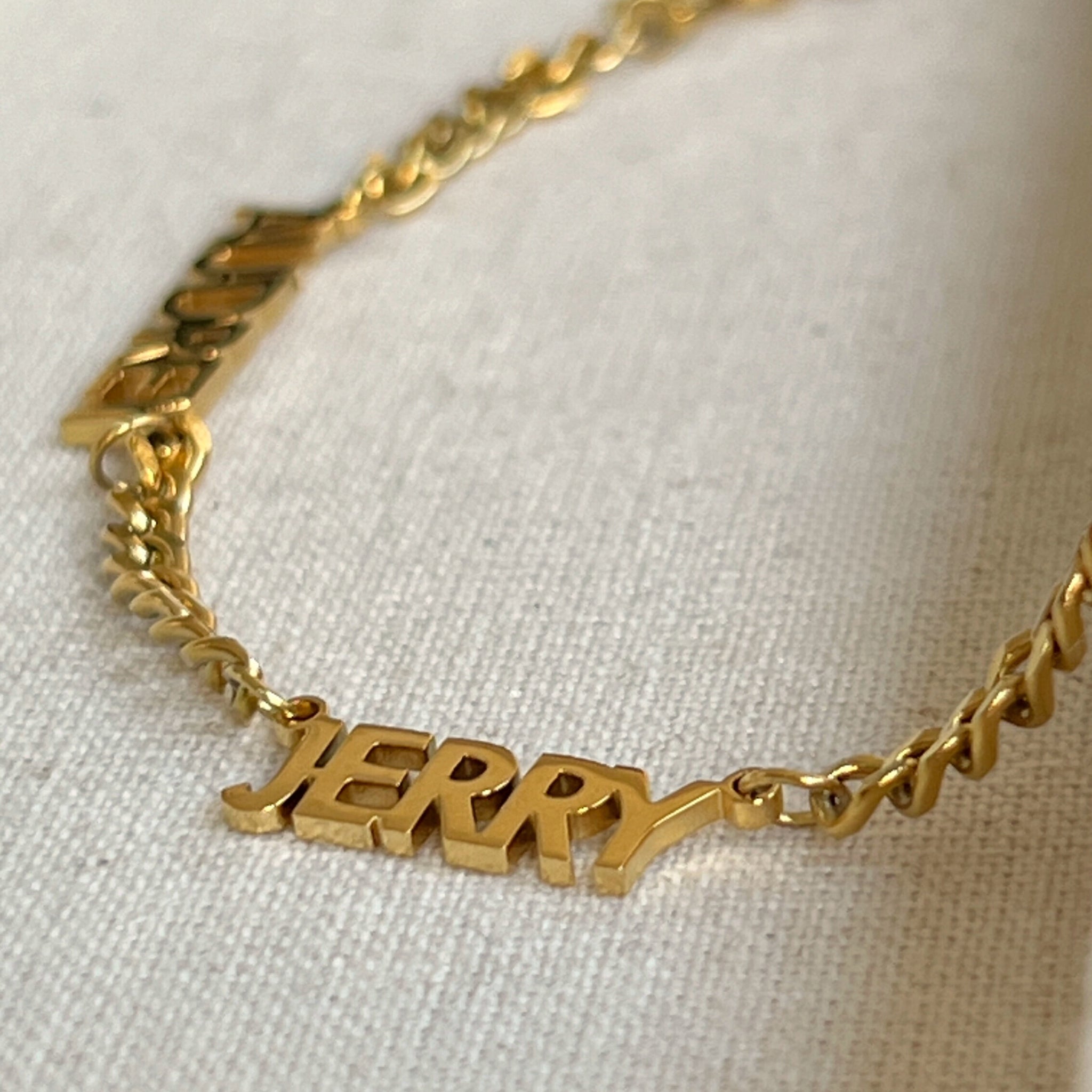 18K Gold Plated Stainless Steel Hypoallergenic Waterproof Tarnish Free Waterproof Sweatproof No-Fade I Am Who I Am Personalized Necklace The Aura