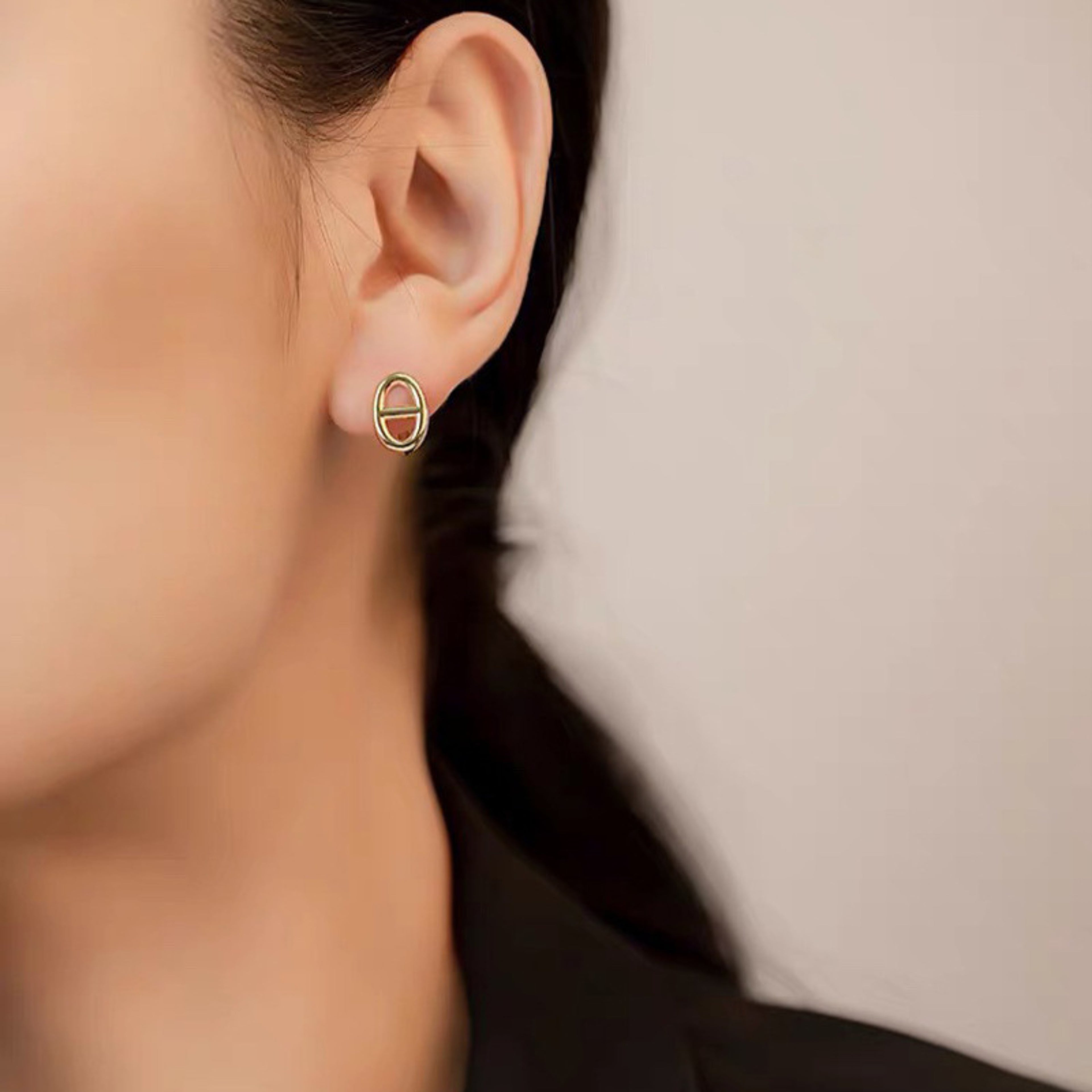 Sterling Silver Hypoallergenic Waterproof Sweatproof No-Fade Anchor Chain Huggie Earrings The Aura