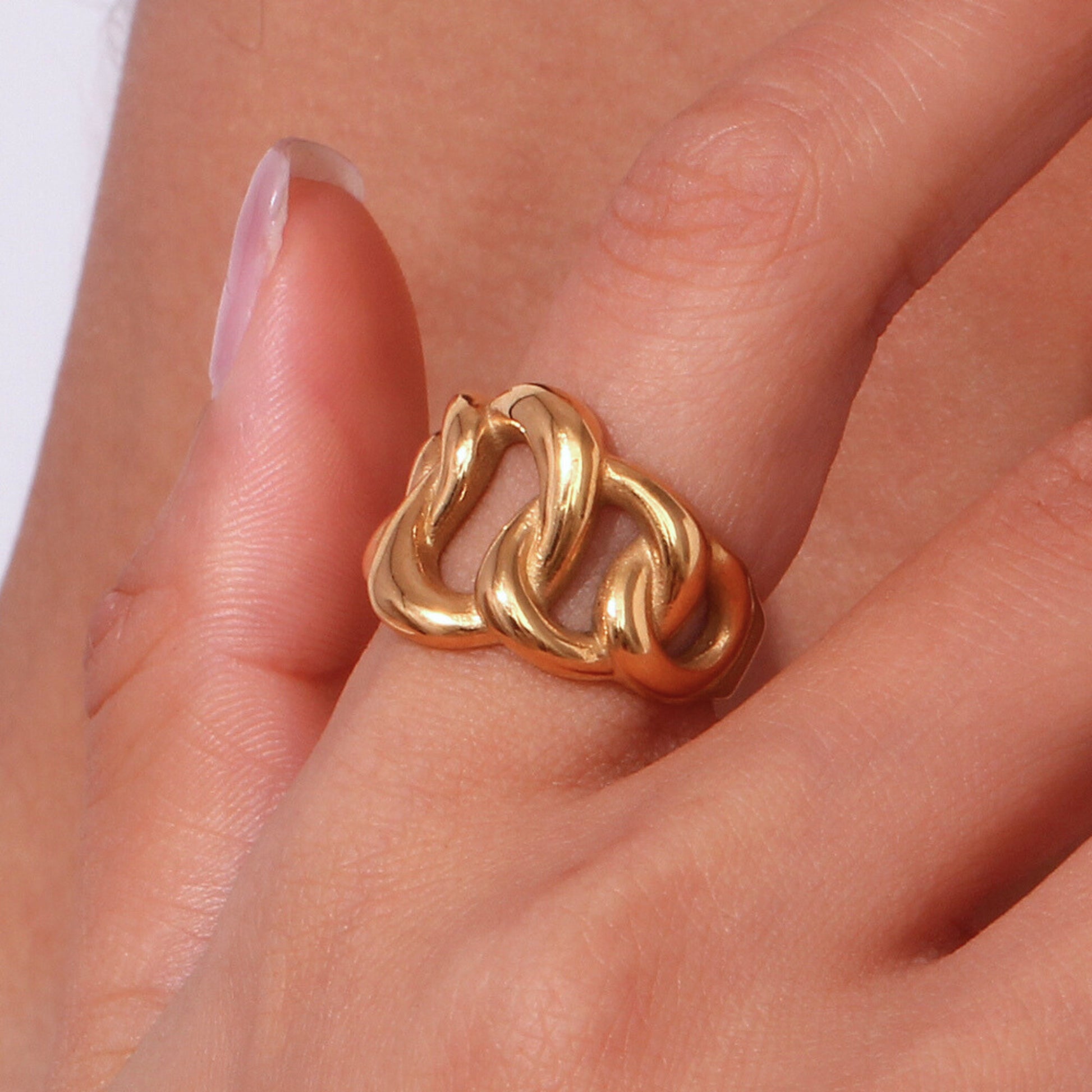 18K Gold Plated Stainless Steel Hypoallergenic Waterproof Tarnish Free Waterproof Sweatproof No-Fade Harper Chain Ring The Aura