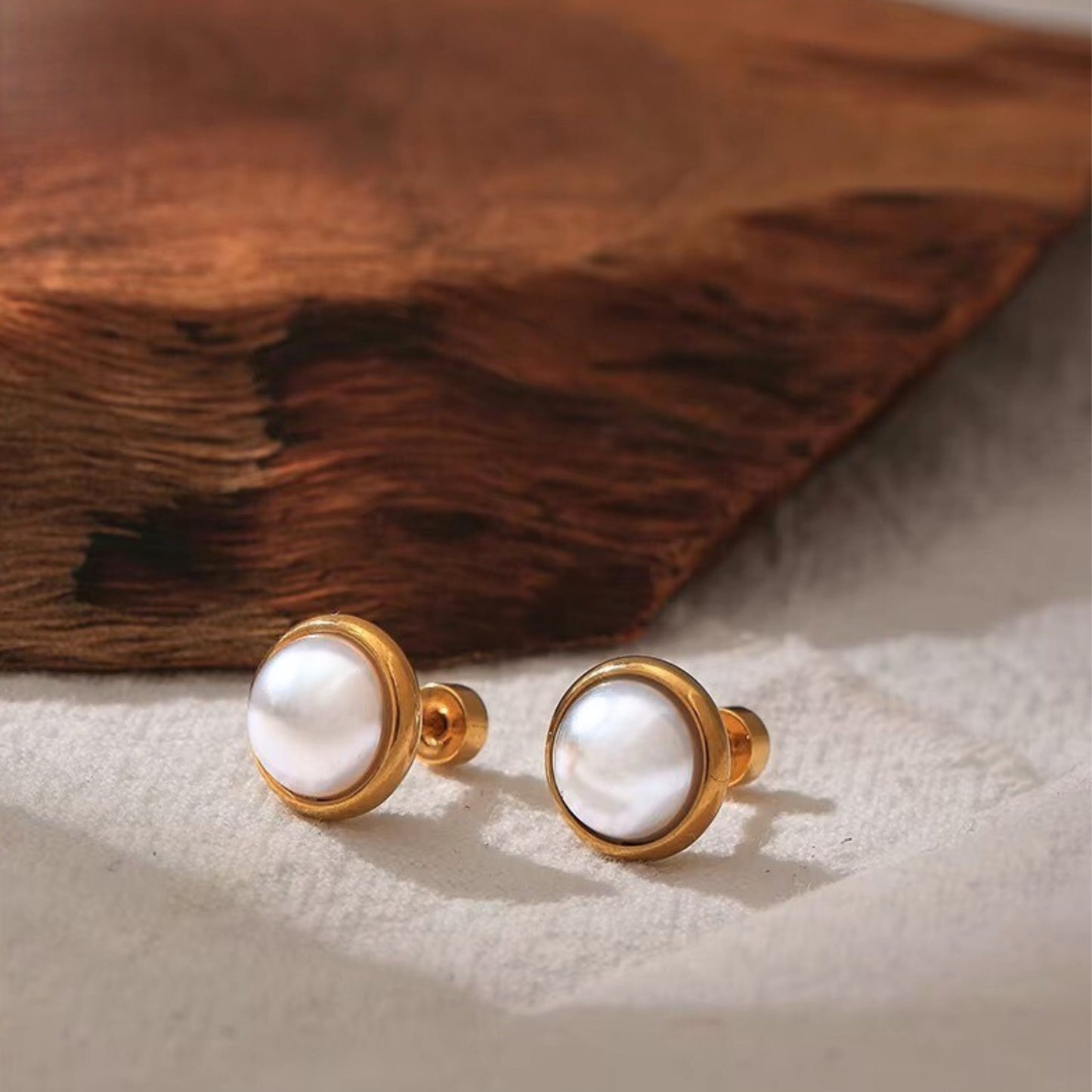 Solo Pearl Stud Earrings