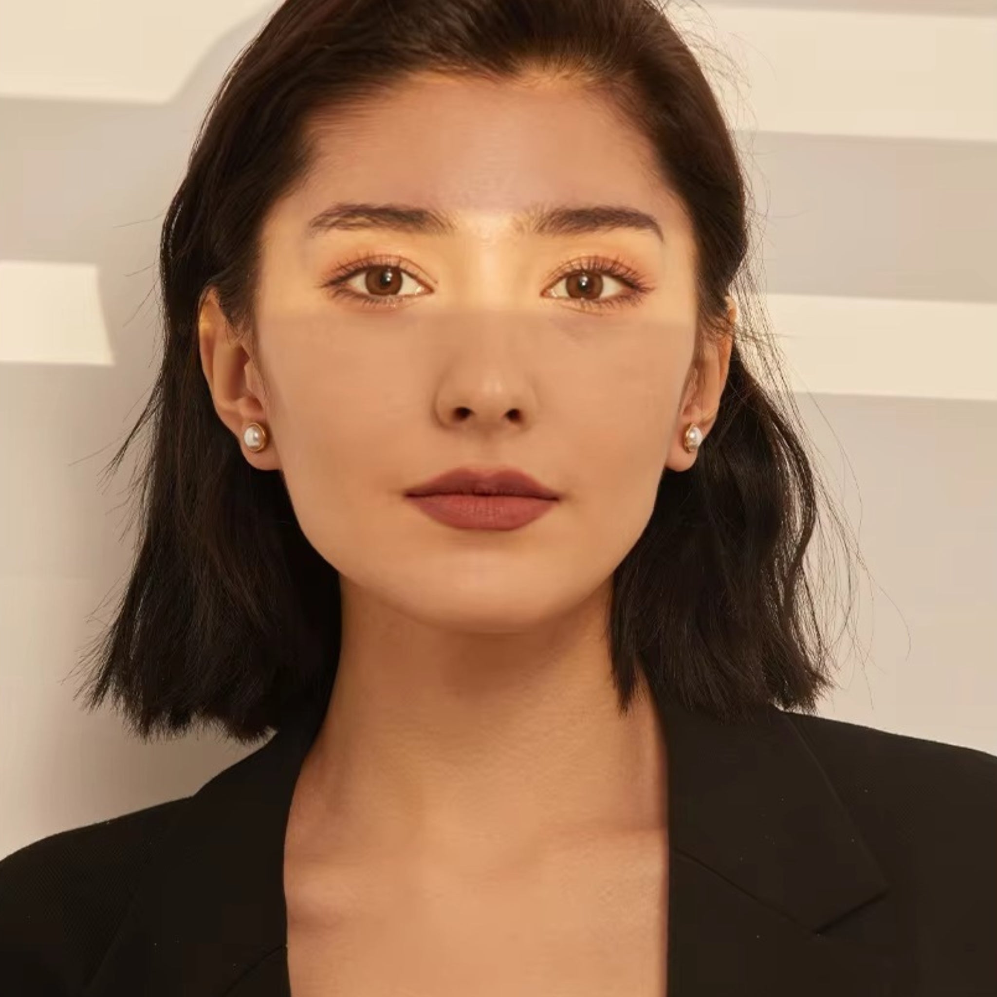 Solo Pearl Stud Earrings