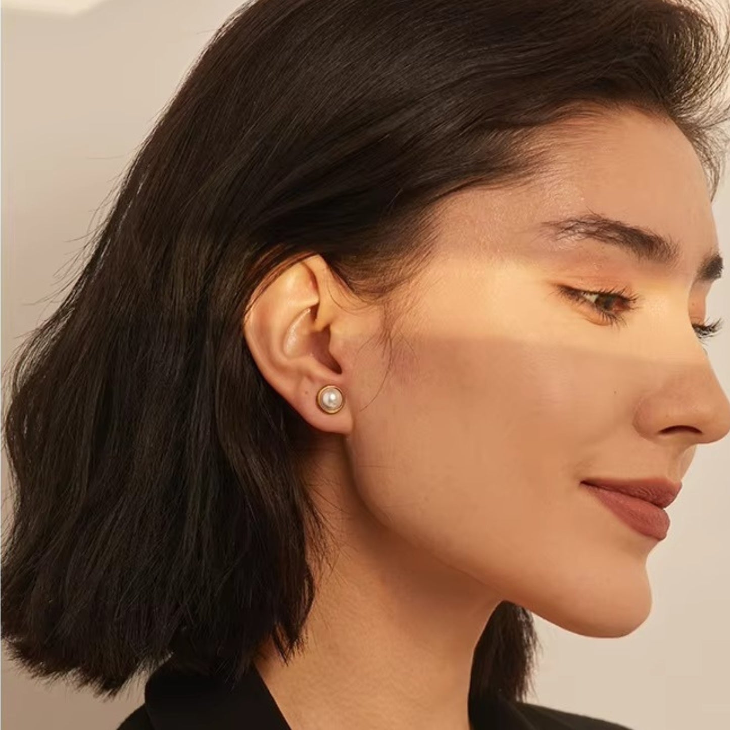 Solo Pearl Stud Earrings