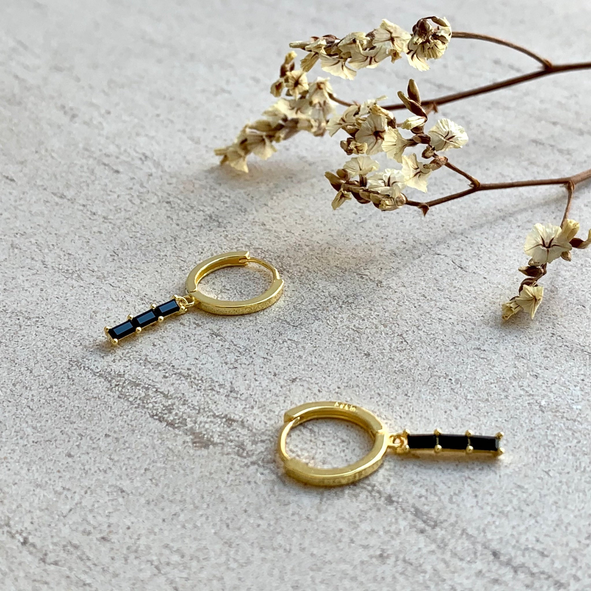 OblongIMiniHoopEarrings-TheAura