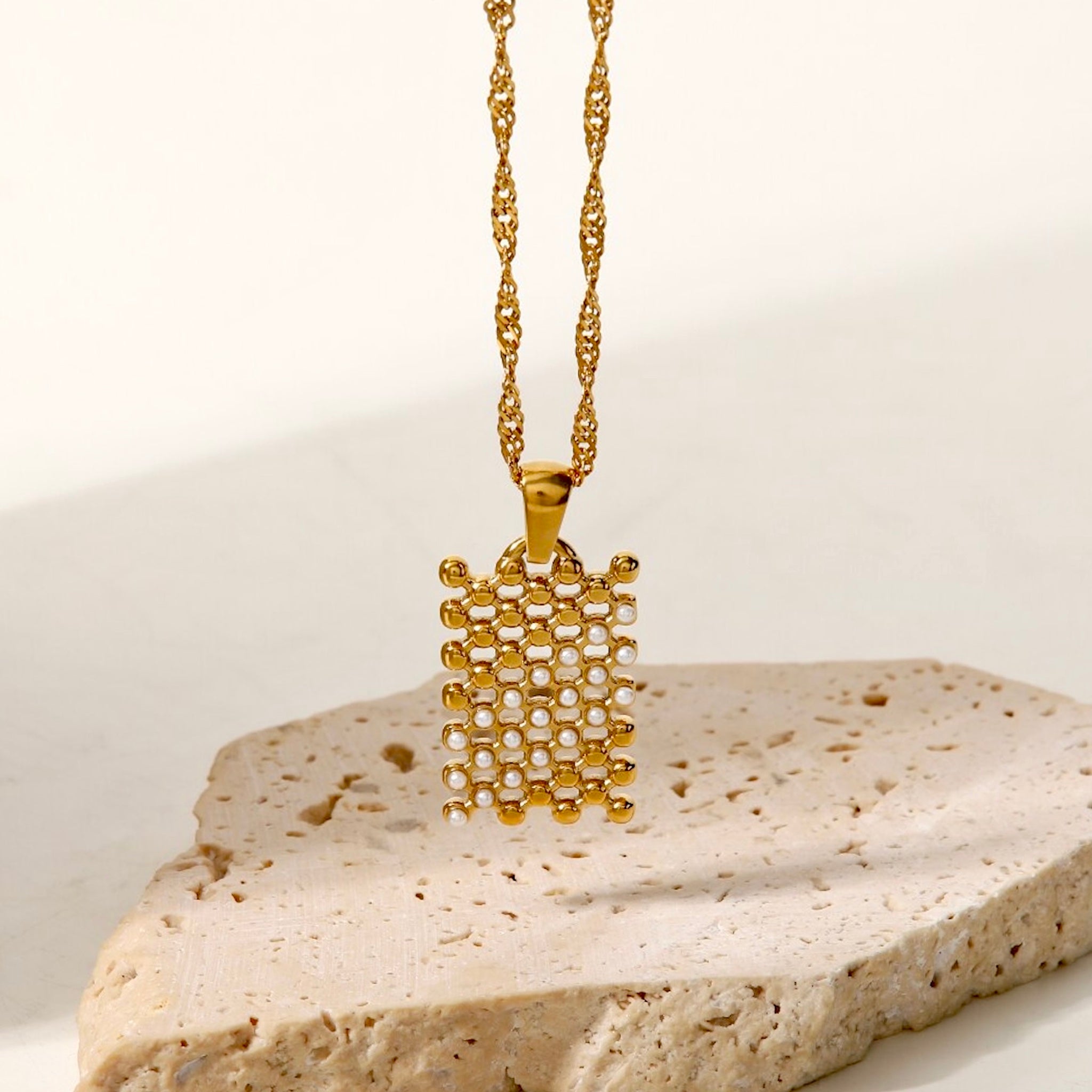 Pearl Mesh Pendant Necklaces