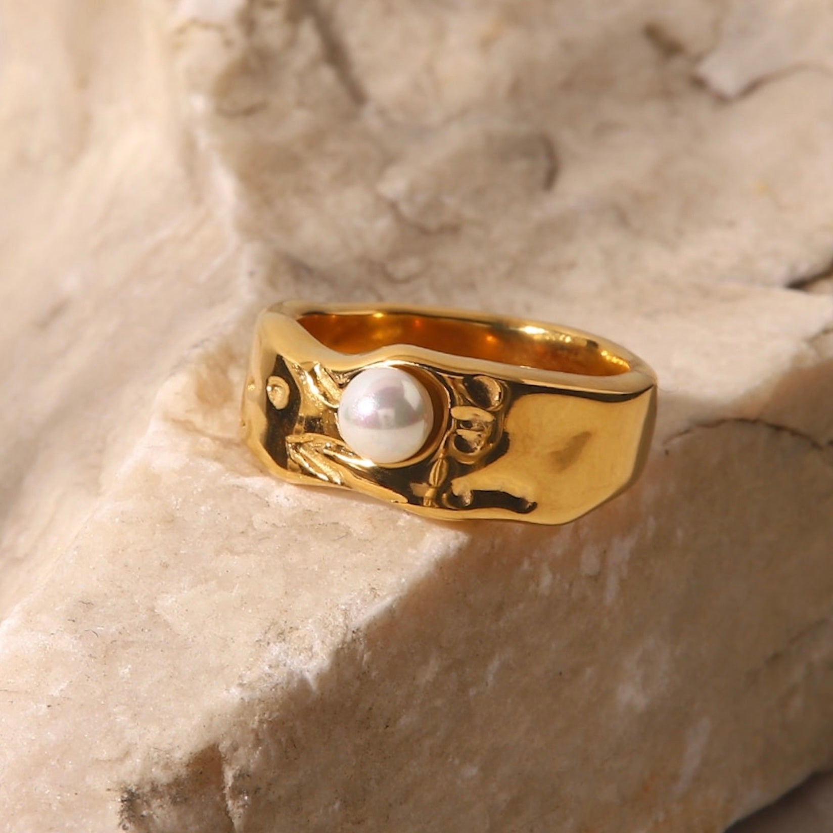 Solo Mini Pearl Ring