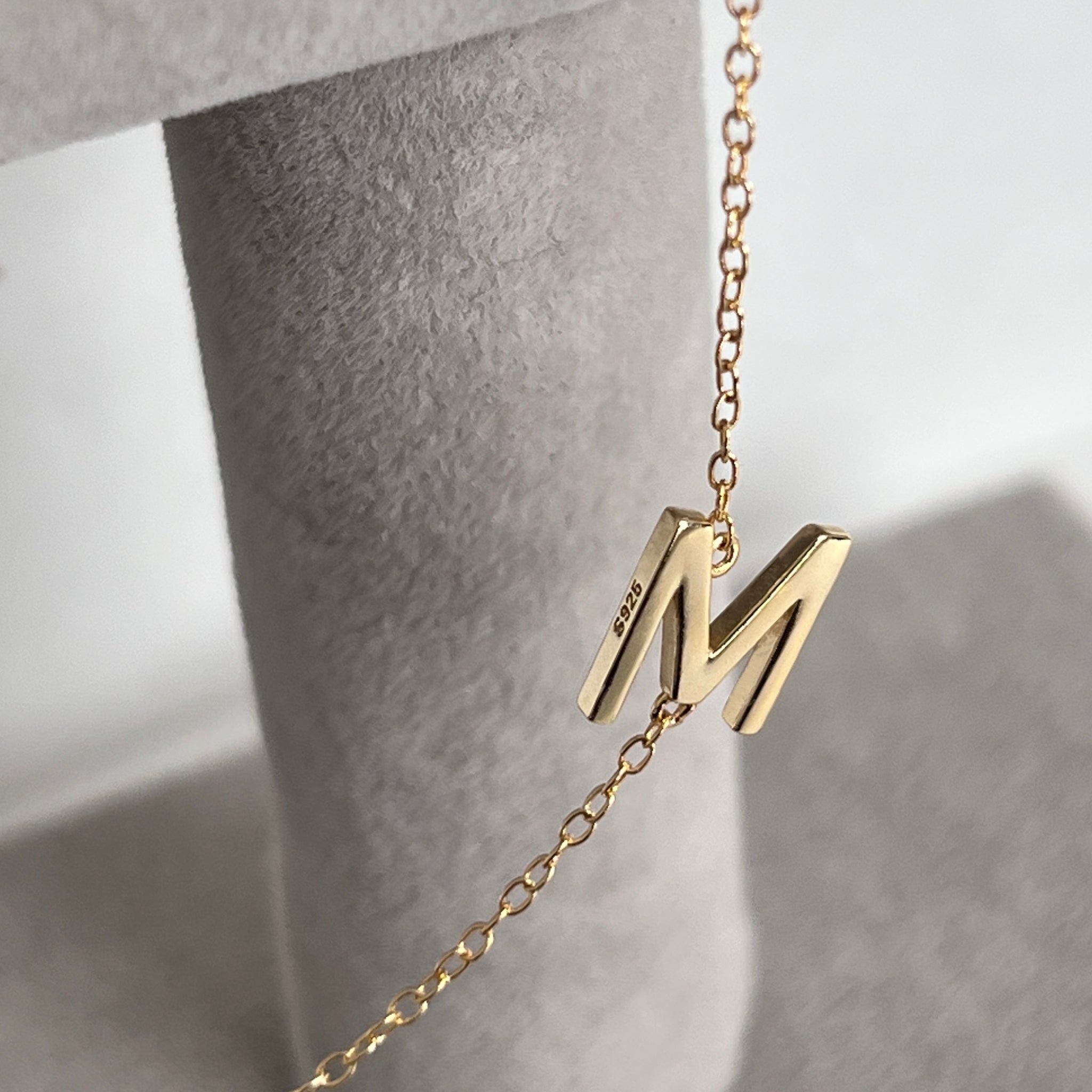 18K Gold Plated Sterling Silver Hypoallergenic Solo Round Alphabet Necklaces The Aura