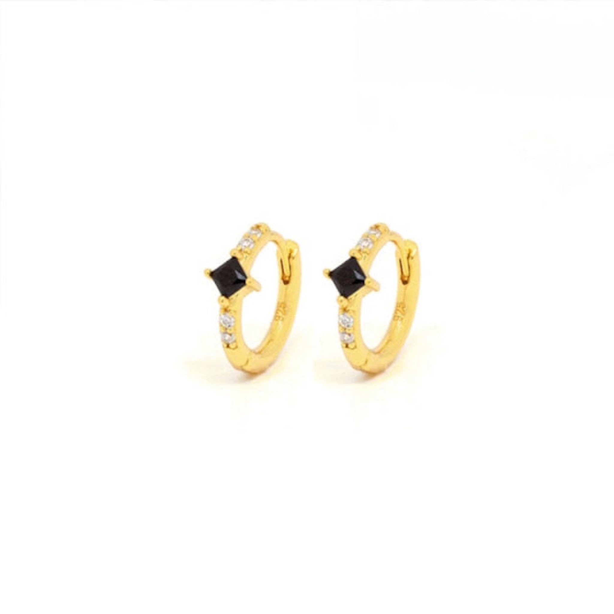 SoloSqaureHuggieEarrings-TheAura