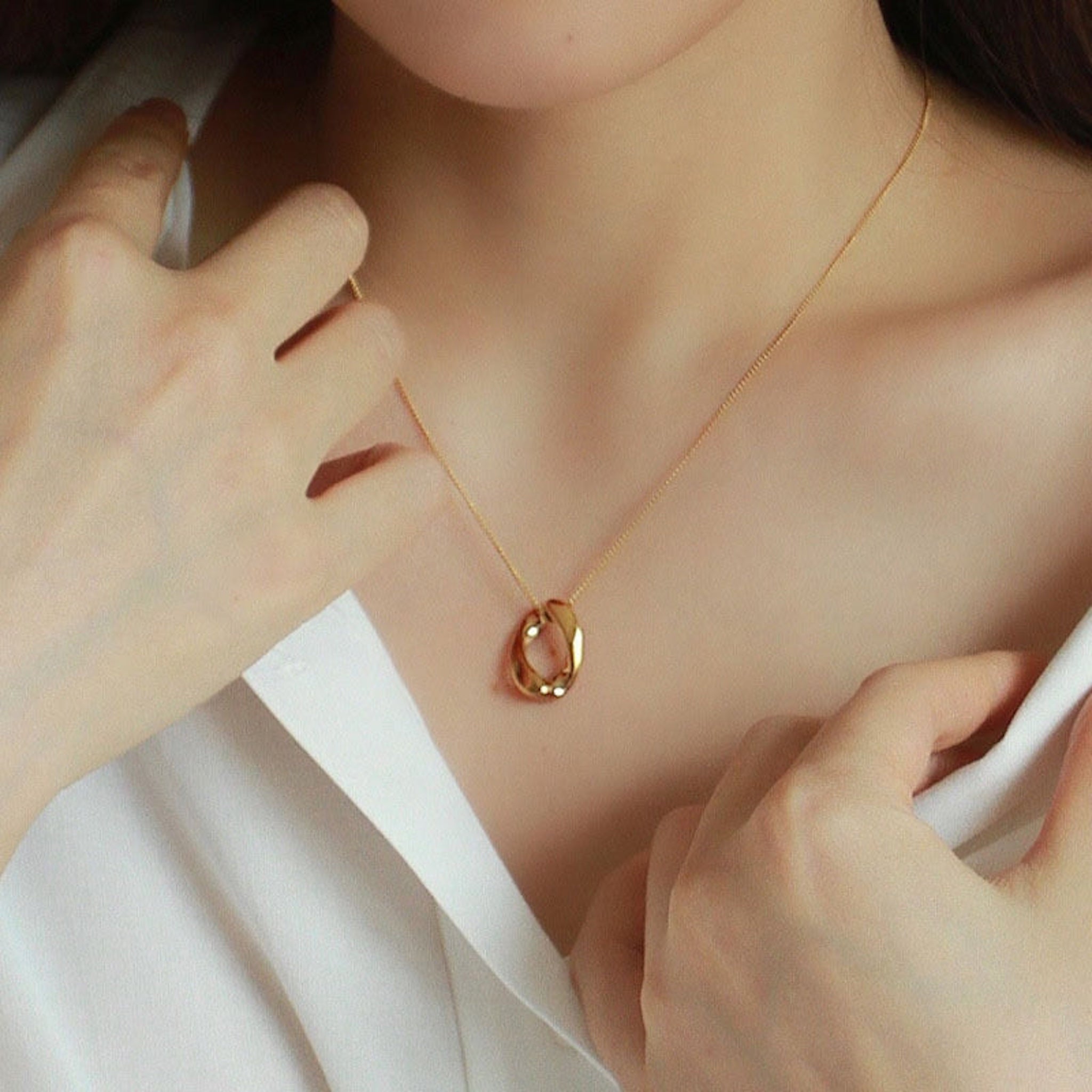 TwistingOPendantNecklaces-TheAura